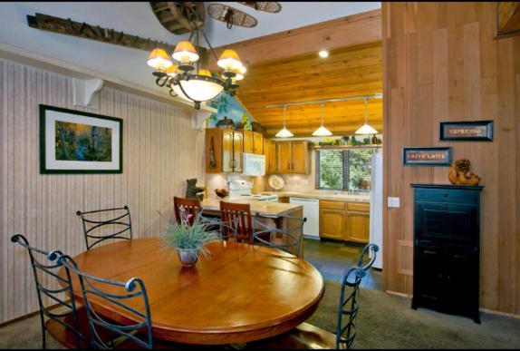 Meadow Ridge Condos By Mammoth Slopes Lodging Mammoth Lakes Rom bilde