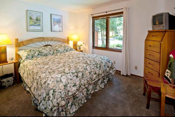 Meadow Ridge Condos By Mammoth Slopes Lodging Mammoth Lakes Rom bilde