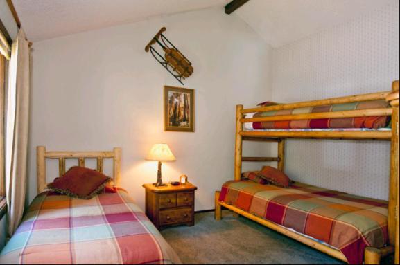 Meadow Ridge Condos By Mammoth Slopes Lodging Mammoth Lakes Rom bilde